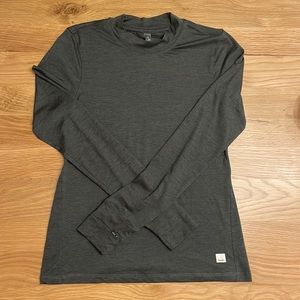 Vuori long sleeve shirt (like new!)